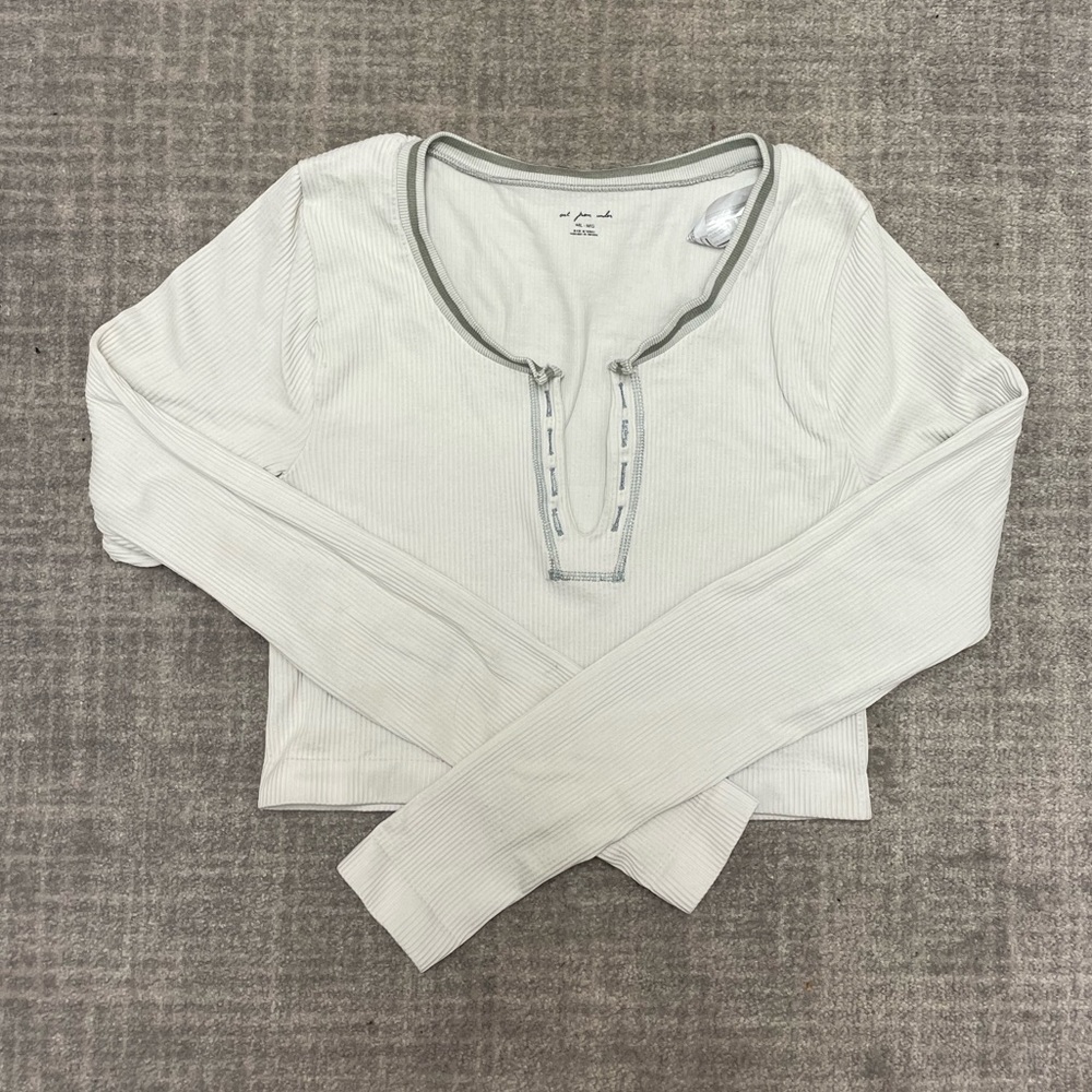 Urban Outfitters Long Sleeve Top🌸 Size M/L